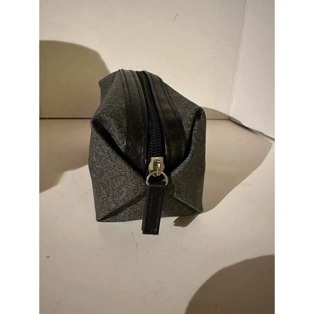 TUMI for DELTA AIRLINES amenity kit Gray Soft  bag travel cosmetic case EC